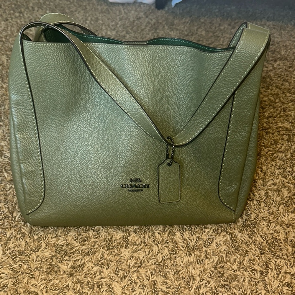 Excellent condition authentic coach bag.